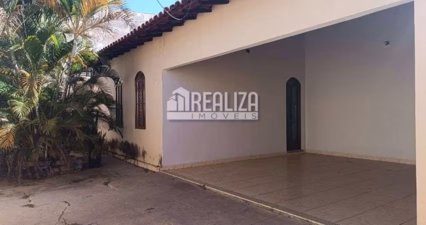 Casa Padrão à venda em Vila Alvorada, Uberaba: 3 dormitórios e suíte