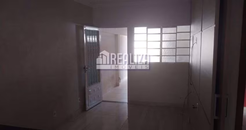 Casa à venda em Uberaba - 2 dormitórios, suíte e espaço gourmet