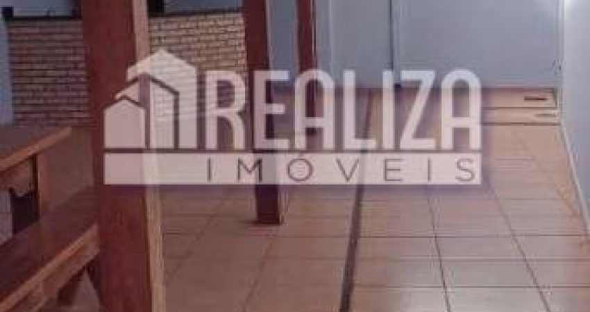 Casa à venda no Conjunto José Vallim de Melo, Uberaba | 3 dormitórios, suíte, churrasqueira