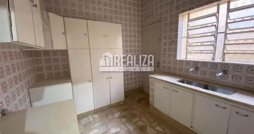 Casa padrão de 4 dormitórios em São Sebastião, Uberaba - Ótima oportunidade!