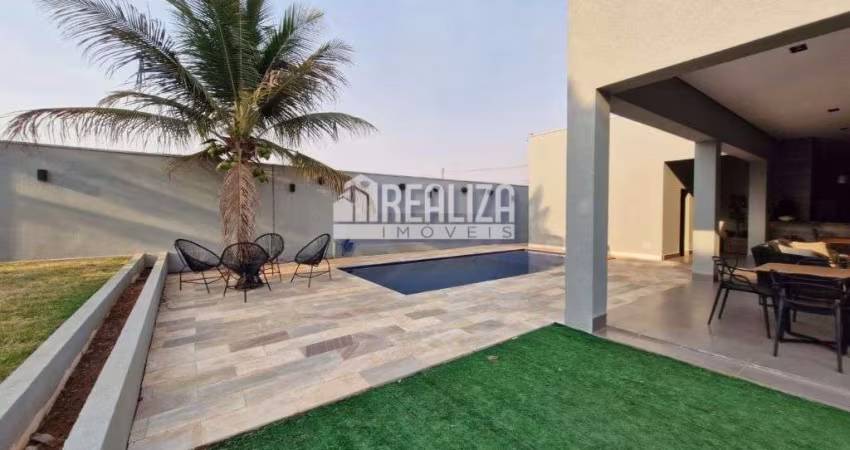 Casa com piscina aquecida e churrasqueira no Condomínio Residencial Mário de Almeida Franco - 5 dormitórios