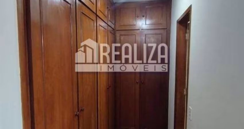 Apartamento de 4 dormitórios à venda no bairro Estados Unidos, Uberaba