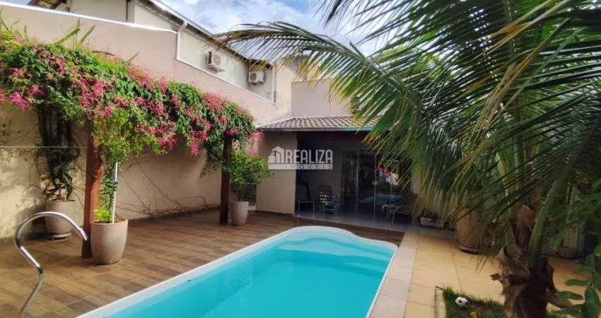 Casa de alto padrão com churrasqueira e piscina no Jardim do Lago Uberaba