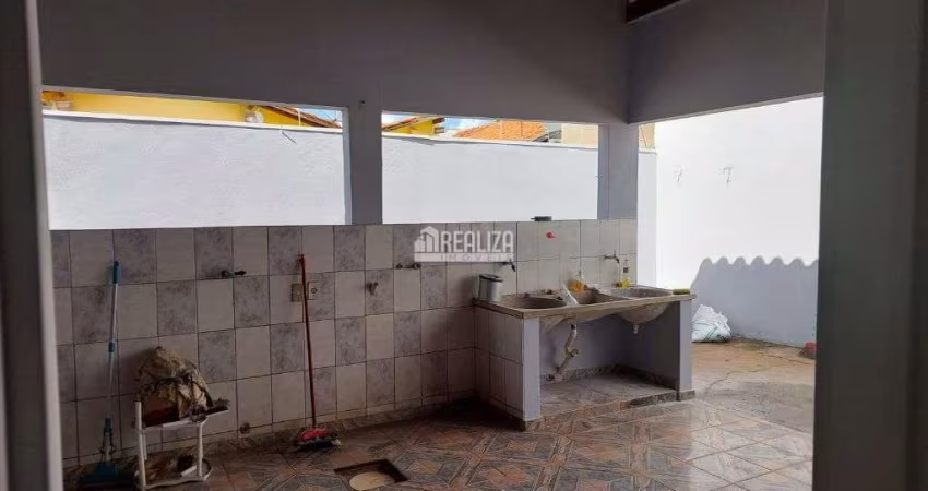 Casa à venda com 3 dormitórios no Conjunto Manoel Mendes