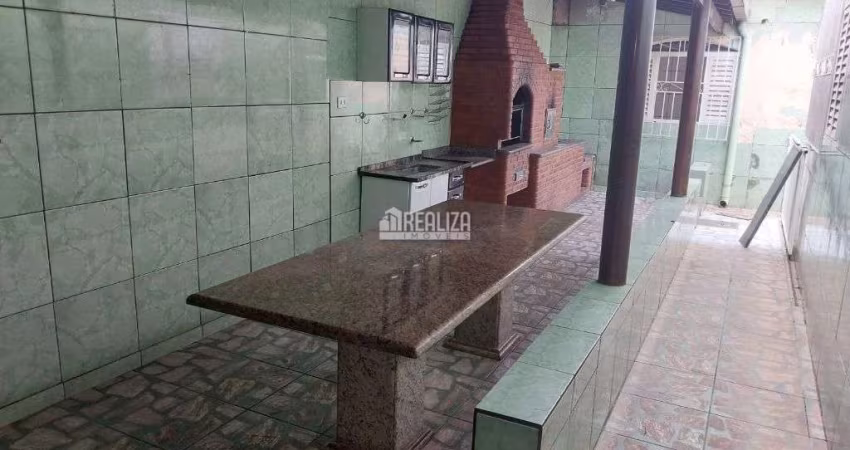 Casa à venda no bairro Morada do Sol, Uberaba - 4 dormitórios e churrasqueira!