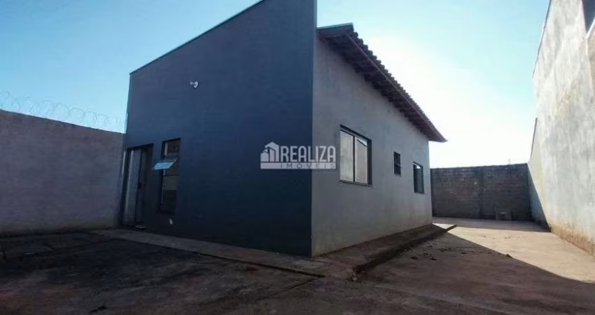 Casa à venda no bairro Ricardo Misson, em Delta: 2 dormitórios, porcelanato e teto em gesso