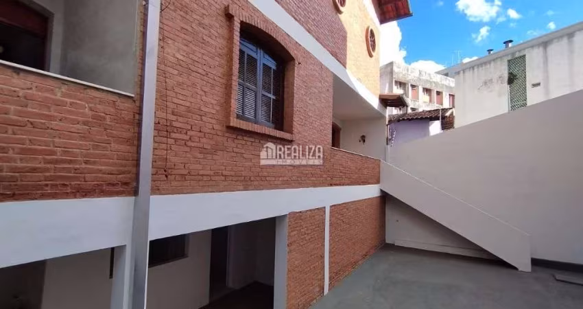 Casa com 6 Dormitórios no bairro Fabrício, Uberaba