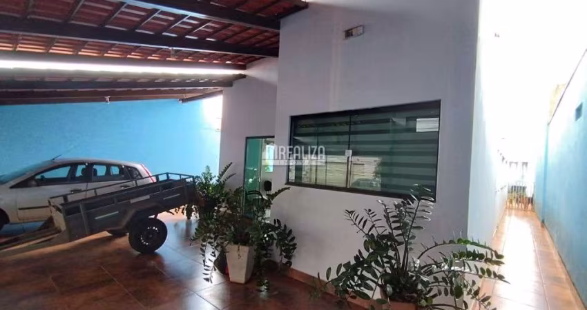 Casa à venda no bairro Maracanã, em Uberaba - 3 dormitórios, suíte e 4 garagens!
