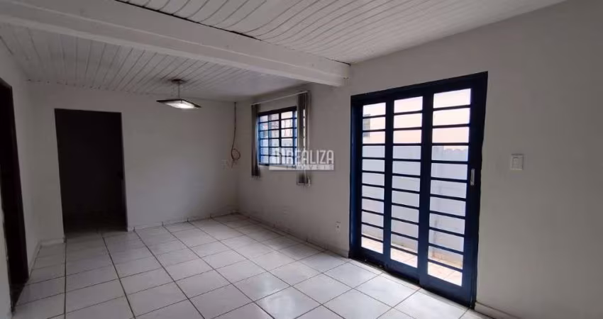 Casa para alugar no bairro Bom Retiro, Uberaba: 2 dormitórios e garagem coberta