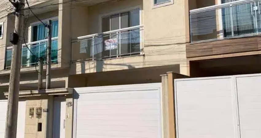 Casa em condomínio fechado com 3 quartos para alugar na Taquara, Rio de Janeiro 