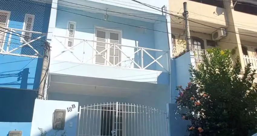 Casa em condomínio fechado com 3 quartos para alugar na Taquara, Rio de Janeiro 