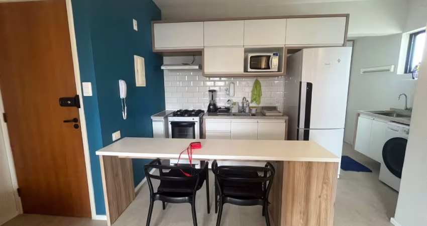 Lindo 1/4 amplo, finamente decorado e mobiliado no Rio Vermelho