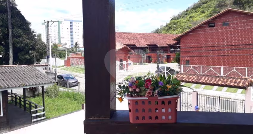 Casa com 2 quartos à venda em Loteamento Balneário Camburi - SP