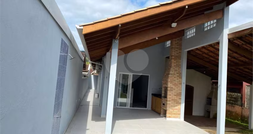Casa térrea com 2 quartos à venda em Rio Escuro - SP