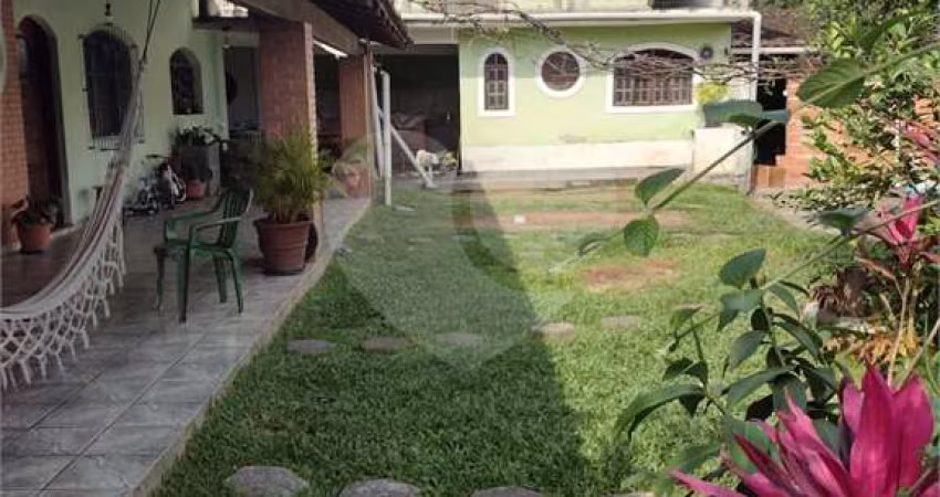 Casa térrea com 3 quartos à venda em Barra Velha - SP