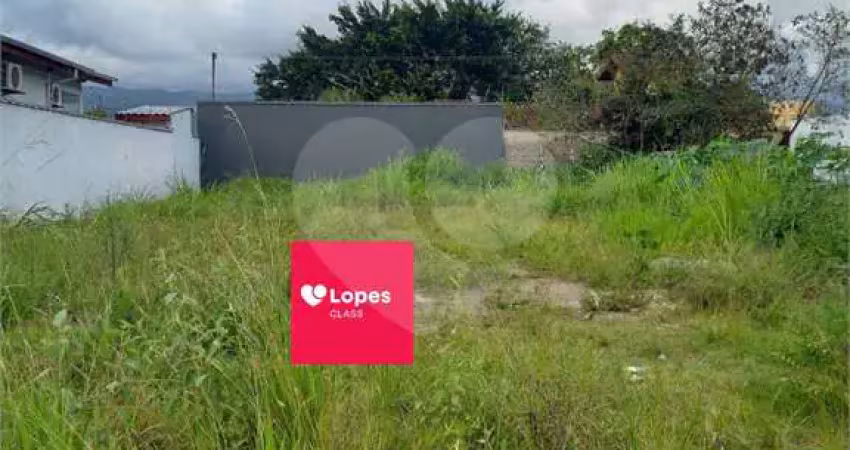 Terreno à venda na Rua Treze, Pontal de Santa Marina, Caraguatatuba
