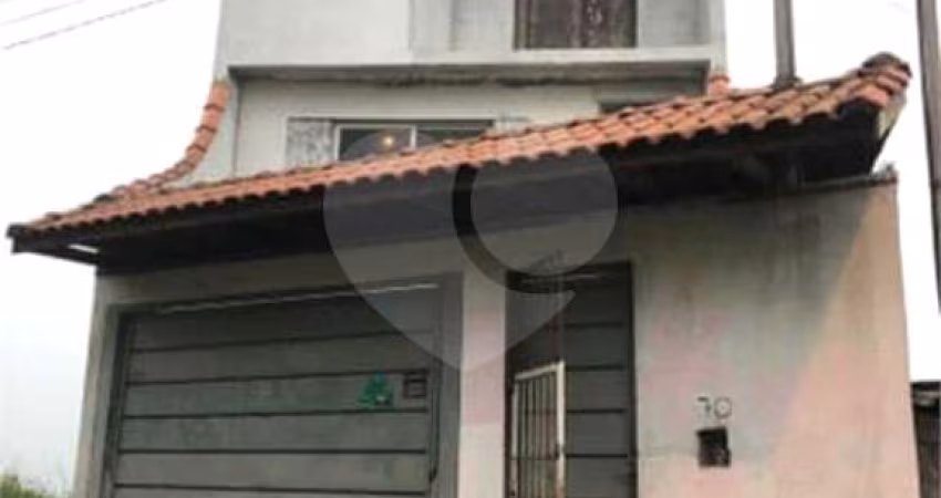 Sobrado com 3 quartos à venda em Condomínio Maracanã - SP