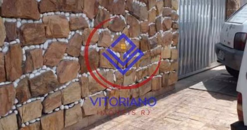 CASA Á VENDA EM BENTO RIBEIRO TRES QUARTOS  COM GARAGEM !