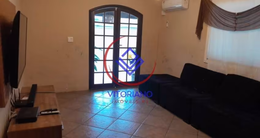 CASA Á VENDA TRÊS QUARTOS E PISCINA  EM MESQUITA!