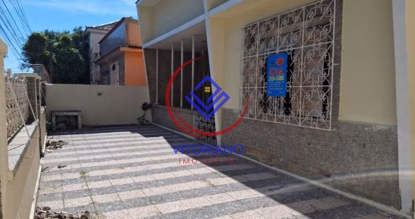 Casa para Alugar em Marechal Hermes ! Dois quartos 04 vagas.