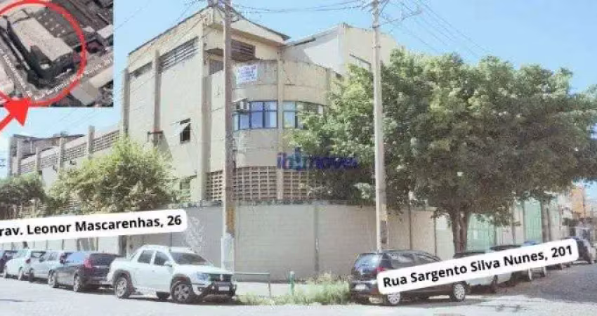 Barracão / Galpão / Depósito à venda na Rua Sargento Silva Nunes, 201, Ramos, Rio de Janeiro