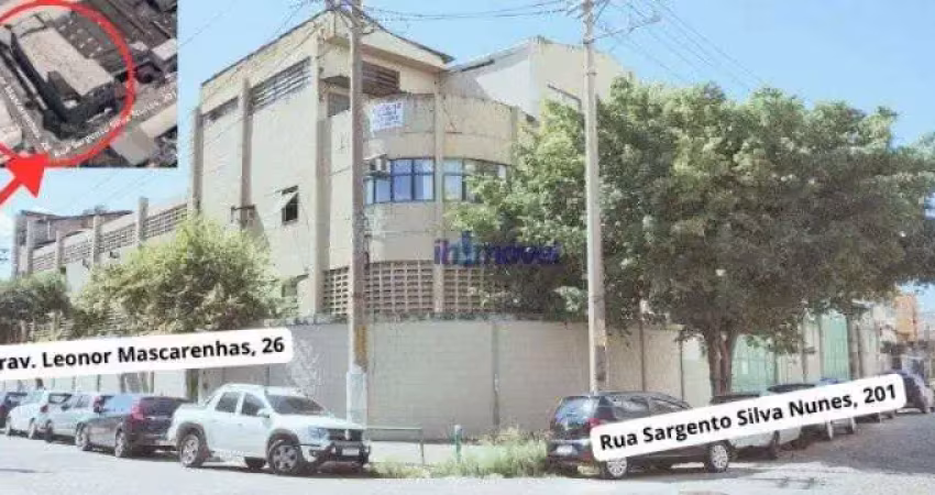 Barracão / Galpão / Depósito à venda na Rua Sargento Silva Nunes, 201, Ramos, Rio de Janeiro