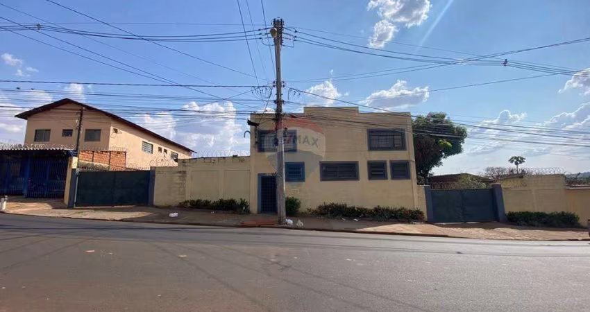 Galpão  Comercial no Ipiranga -  a Venda 500m2 com 2 Plataforma