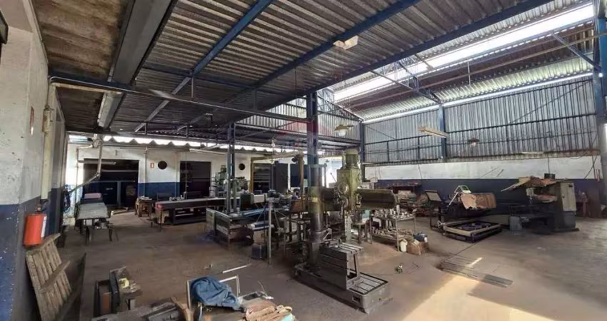 Aluga-se imóvel comercial na avenida maria de jesus condeixa com 1117 m² de construção