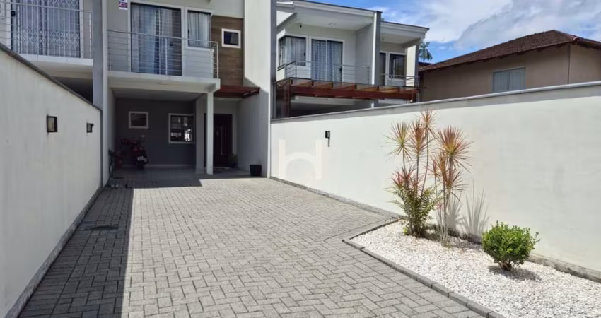 Casa com 3 quartos à venda na Rua Fernando Drefahl, 162, São Marcos, Joinville