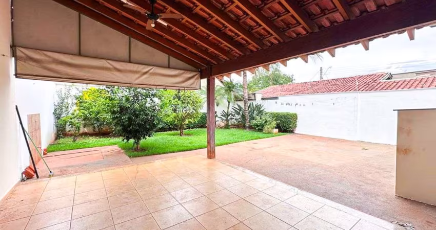 Casa com quintal amplo no bairro Jardim Nova Yorque - Araçatuba/SP