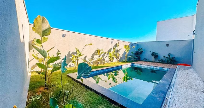 Casa com 03 suítes e piscina à venda no condomínio Alphaville 2