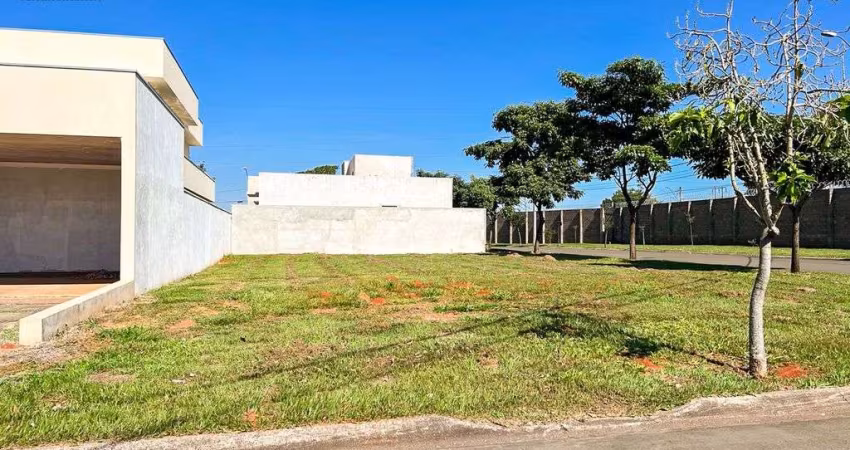 Lote de esquina no Condomínio Villa Toscana