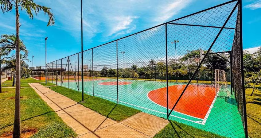 Terreno próximo da portaria no Condomínio Quinta do Ipê