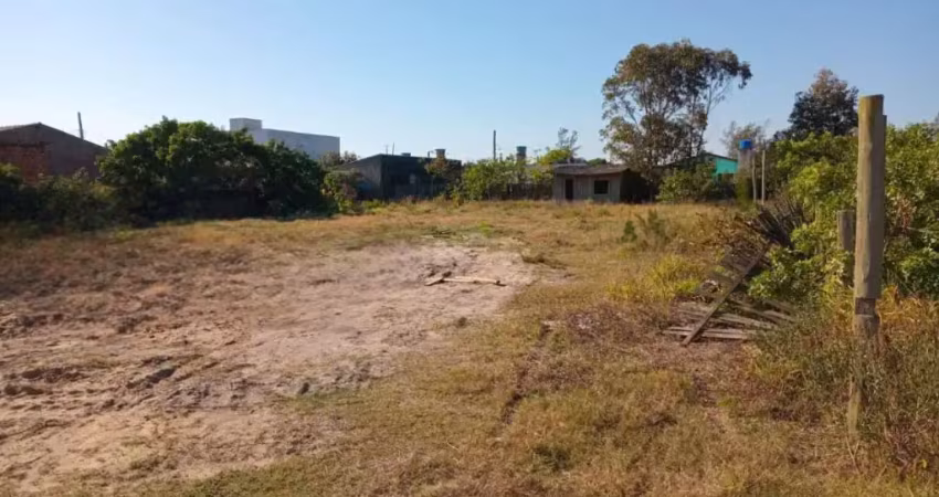Terreno à venda em ótima localização  medindo: 517,85m²  a 600m do mar
