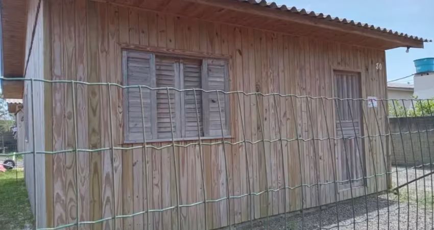 Casa mista com - 02 dormitórios -01 banheiro social  - sala e cozinha conjugadas - semi-mobiliado  á 300m do mar valor de venda r$ 200.000,00