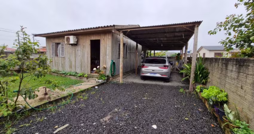 02 casas mista no mesmo terreno com - 02 dormitórios -01 banheiro social  - sala e cozinha conjugadas - semi-mobiliado  á 300m do mar (casa)
