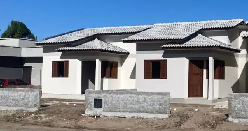 Casas em alvenaria geminadas, com:  02 dormitórios sala e cozinha conjugadas banheiro social podendo financiar 100%