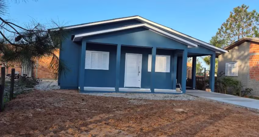 Casa de alvenaria com: 3 dormitórios sala de estar, sala de jantar cozinha lavanderia 2 banheiros sociais 2 vagas de garagem a 550 metros do mar