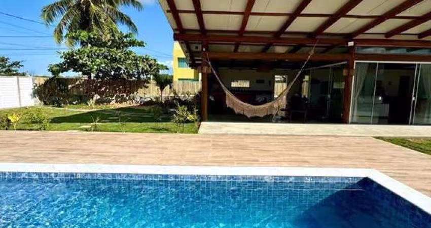 Casa Alto Padrão no condominio Aguas de sauipe, finamente decorada, com 3 amplas suites, proximo a praia, porteira fechada