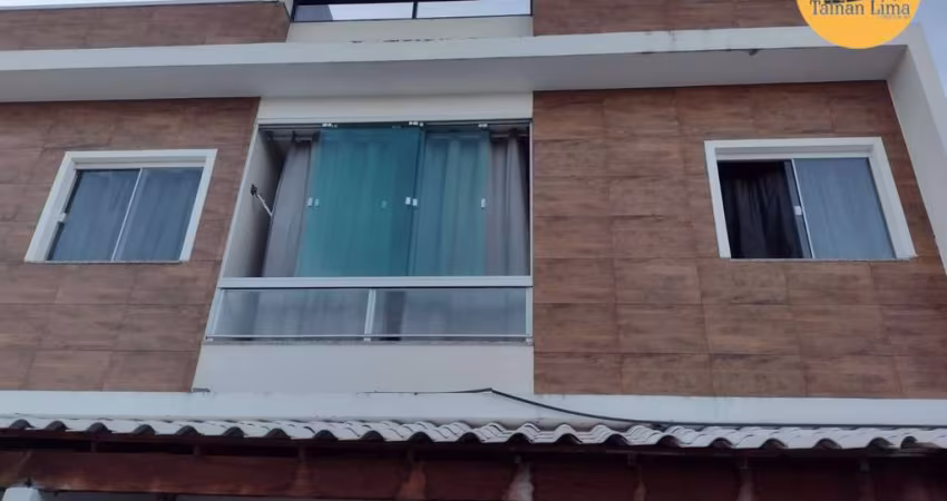 Casa em Condomínio fechado, em Itapuã, a uma rua da praia, imóvel com 175m², com 3 dormitórios , reformado, com cobertura.