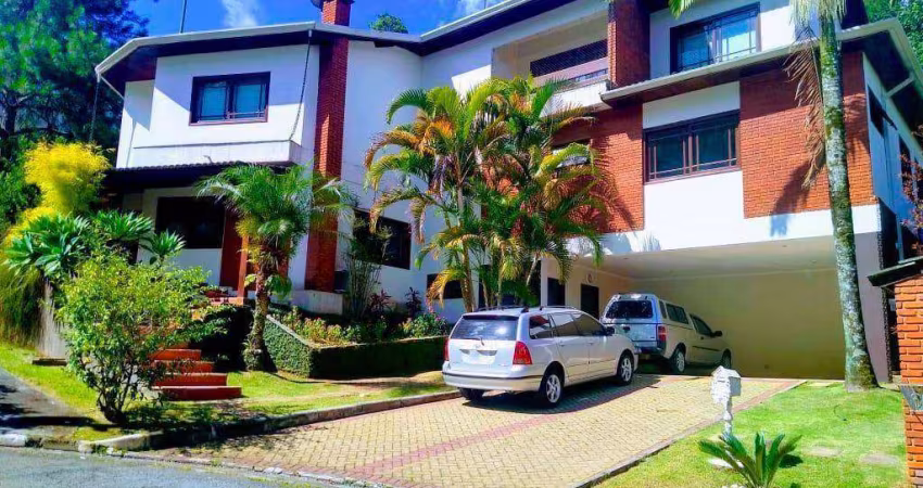 Sobrado a venda no condomínio Arujazinho, alto padrão e conforto
