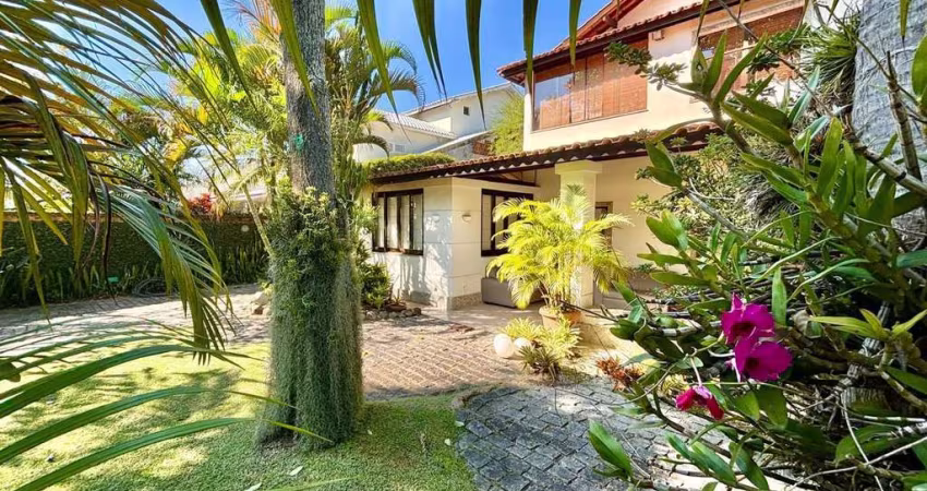 Casa com terreno grande à venda no Rio Mar - Barra da Tijuca