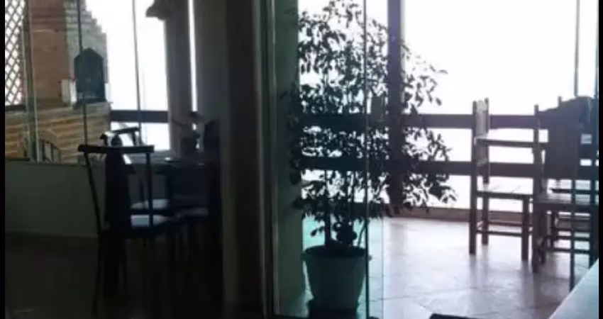 Excelente casa com linda vista para o mar, à 200 M da praia!