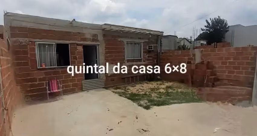 Casa no caminho do partido - condomínio fechado! 2 quartos e quintal enorme