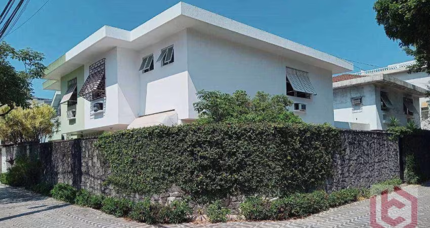 Sobrado com 3 dormitórios à venda, 162 m² por R$ 1.650.000,00 - Boqueirão - Santos/SP
