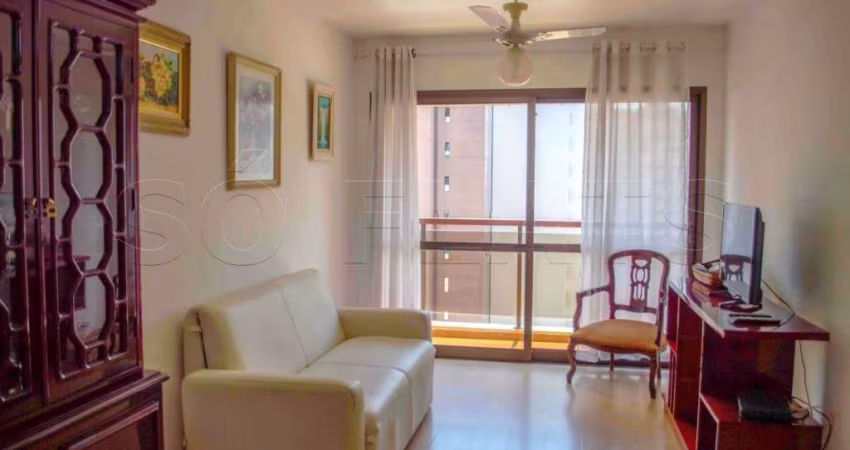 Flat reformado no coração da Avenida Paulista com serviços de quarto sendo disponível para locação.
