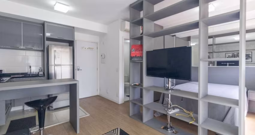 Flat disponível para locação com 1 dorm na Chácara Santo Antônio totalmente equipado e reformado.