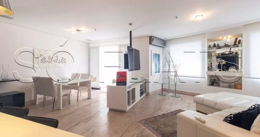 Flat totalmente equipado e de altíssimo padrão com deck privativo disponível para locação.