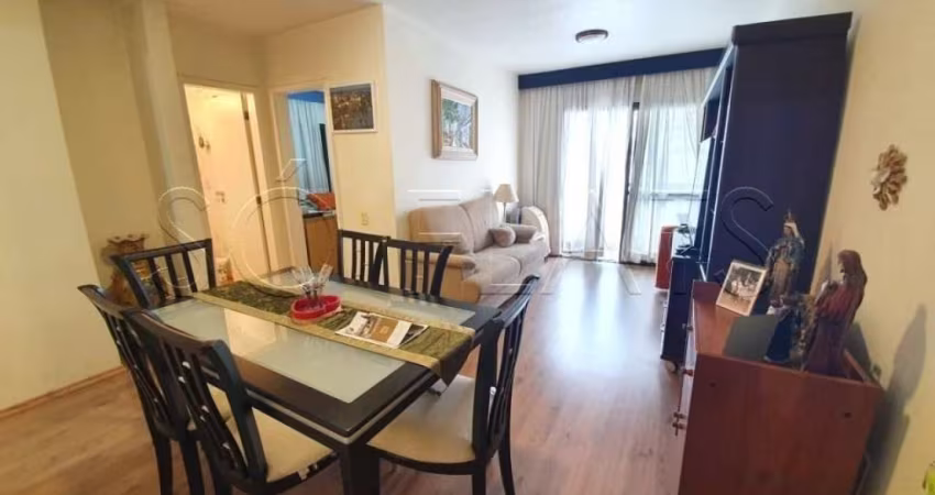 Apto para locação mobiliado com  2 excelentes dormitórios, andar alto, sala e suíte avarandadas.