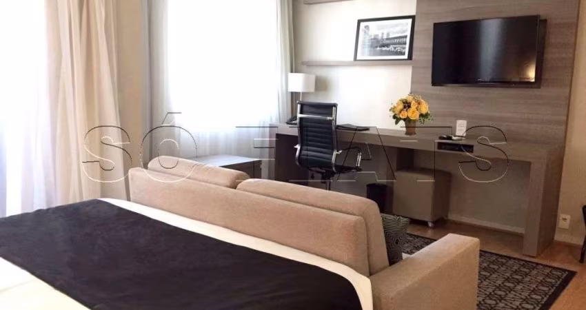 Localizado no Itaim Bibi, flat rodeado por vasto comércio, todos os bancos, excelentes restaurantes